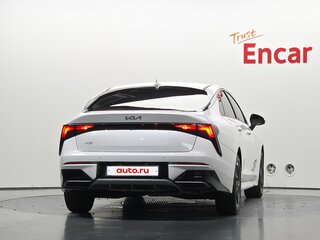 2023 Kia K5 III Рестайлинг, белый, 2990000 рублей, вид 4