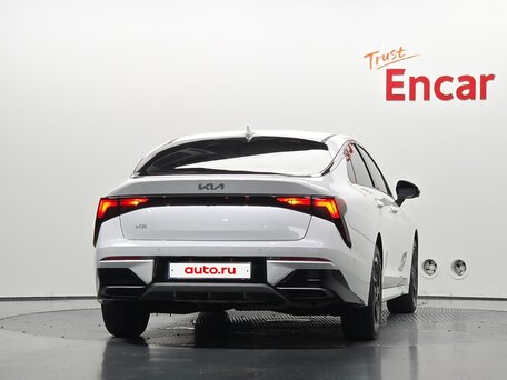 2023 Kia K5 III Рестайлинг, белый, 2990000 рублей, вид 4