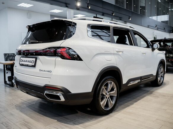 2026 Geely Okavango I Рестайлинг, белый, 4085990 рублей - вид 3