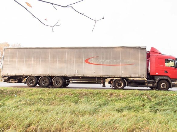 2005 Scania R-Series, пурпурный, 2507638 рублей - вид 4