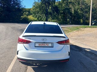 2019 Hyundai Solaris II, белый, 900000 рублей, вид 3