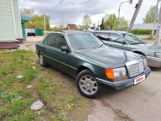 1990 Mercedes-Benz W124 230, зелёный, 350000 рублей, вид 3