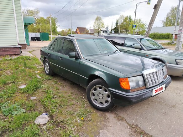 1990 Mercedes-Benz W124 230, зелёный, 350000 рублей - вид 2