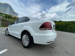 2019 Volkswagen Polo V Рестайлинг, белый, 1430000 рублей, вид 4