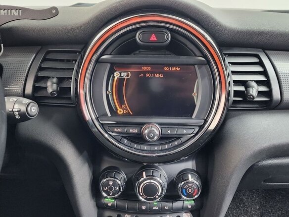 2017 Mini Hatch Cooper III (F55/F56), белый, 1590000 рублей - вид 10