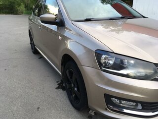 2015 Volkswagen Polo V Рестайлинг, бежевый, 820000 рублей, вид 3