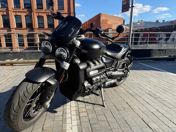 2023 Triumph Rocket 3, красный, 2500000 рублей - вид 2