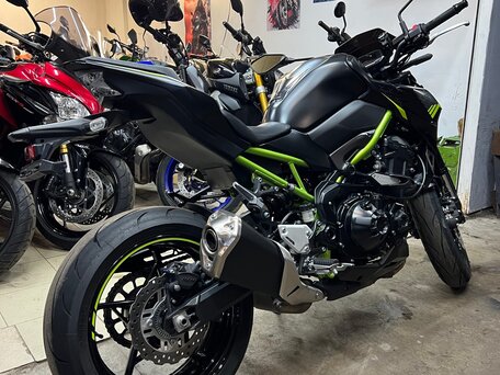 2021 Kawasaki Z 900, серый, 825000 рублей, вид 4