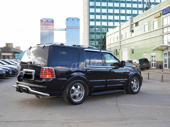 2004 Lincoln Navigator 6-speed II, чёрный - вид 2