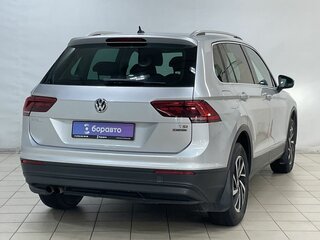 2017 Volkswagen Tiguan II, серебристый, 2100000 рублей, вид 4