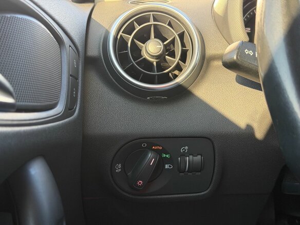2013 Audi A1 I (8X), красный, 920000 рублей - вид 26