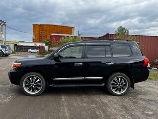 2013 Toyota Land Cruiser 200 Series Рестайлинг 1, чёрный, 3650000 рублей, вид 3