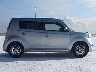 2010 Toyota bB II Рестайлинг, серебристый, 725000 рублей, вид 3