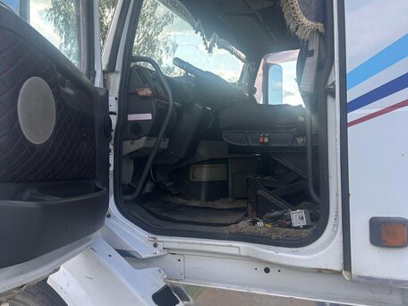2003 Volvo VNL, белый, 2500000 рублей, вид 3