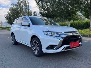 2022 Mitsubishi Outlander III Рестайлинг 3, белый, 2110000 рублей, вид 3