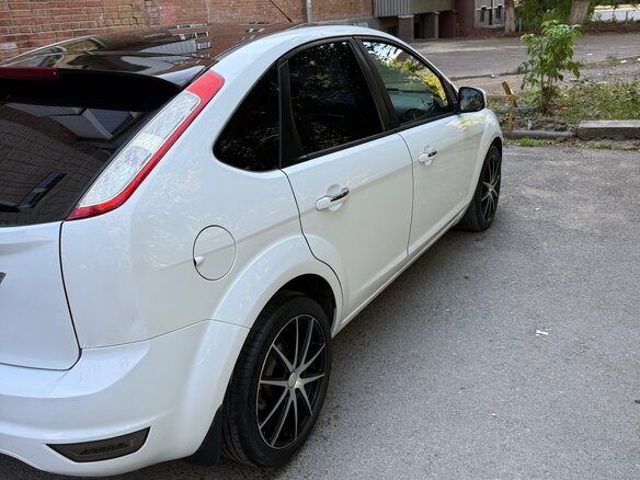 2010 Ford Focus II Рестайлинг, белый, 650000 рублей - вид 4