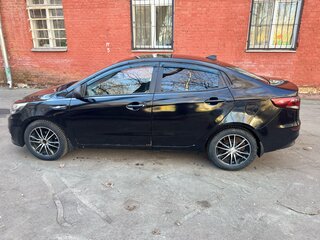 2016 Kia Rio III Рестайлинг, чёрный, 900000 рублей, вид 5