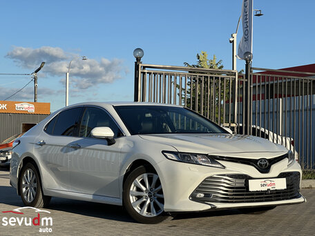 Toyota Camry VIII (XV70)