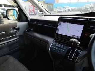 2019 Honda Stepwgn V Рестайлинг, белый, 1690000 рублей, вид 5