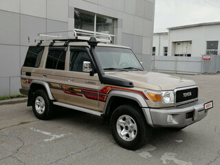 2014 Toyota Land Cruiser 76 70 Series Рестайлинг 1, золотистый, 6500000 рублей, вид 4