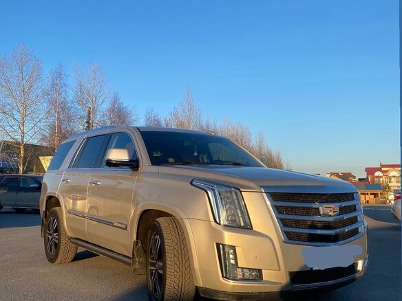 2016 Cadillac Escalade IV, бежевый, 4300000 рублей - вид 1
