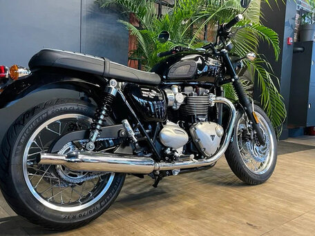2024 Triumph Bonneville T120, чёрный, 1790000 рублей, вид 2