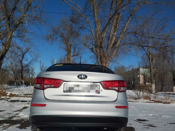 2016 Kia Rio III Рестайлинг, серебристый, 1300000 рублей - вид 2