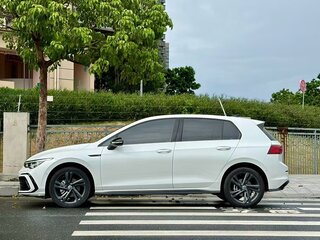 2022 Volkswagen Golf VIII, белый, 1800600 рублей, вид 5