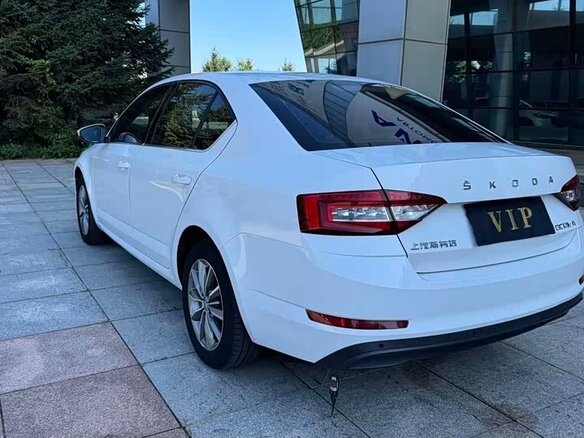 2022 Skoda Octavia III (A7) Рестайлинг, белый - вид 3