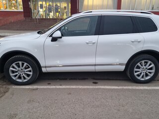 2013 Volkswagen Touareg II, белый, 2150000 рублей, вид 1