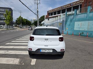 2023 Hyundai Venue I, белый, 1544200 рублей, вид 4