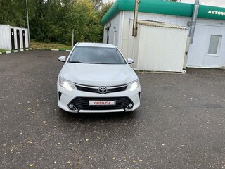 2015 Toyota Camry VII (XV50) Рестайлинг, белый, 2700000 рублей, вид 1