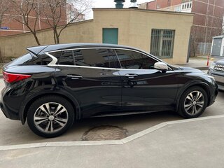 2017 Infiniti Q30, чёрный, 2600000 рублей, вид 4