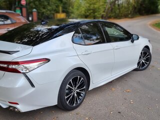 2019 Toyota Camry VIII (XV70), белый, 3500000 рублей, вид 3