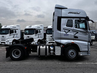 2023 FAW J7, серебристый, 8300000 рублей, вид 4