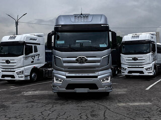 2023 FAW J7, серебристый, 8300000 рублей, вид 2