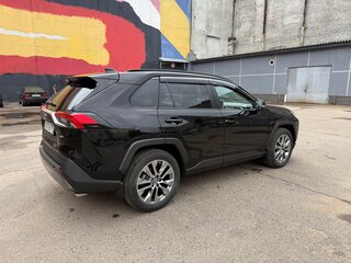 2021 Toyota RAV4 V (XA50), чёрный, 3550000 рублей, вид 2