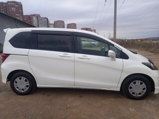 2011 Honda Freed I, белый, 1150000 рублей, вид 3