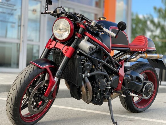2011 MV Agusta Brutale 920, пурпурный - вид 2