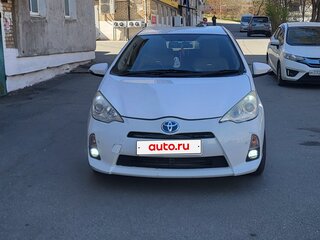 2014 Toyota Aqua I, белый, 700000 рублей, вид 1