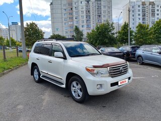 2013 Toyota Land Cruiser 200 Series Рестайлинг 1, белый, 3950000 рублей, вид 1