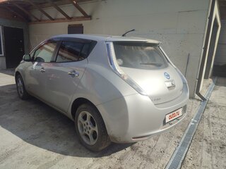 2011 Nissan Leaf I (ZE0/AZE0), серый, 700000 рублей, вид 2