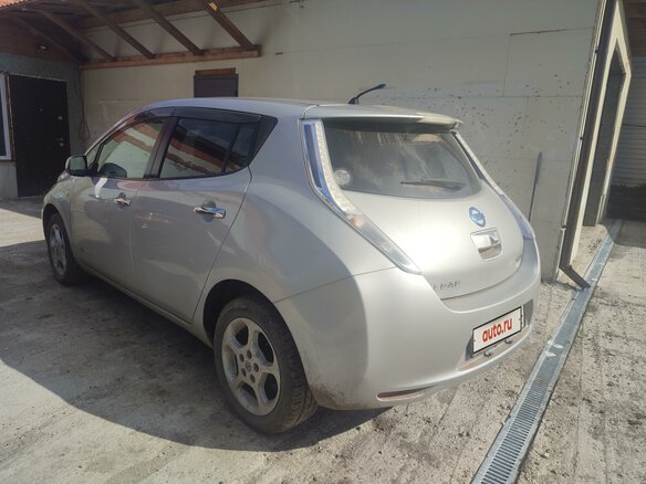 2011 Nissan Leaf (EM61) I (ZE0/AZE0), серый, 700000 рублей - вид 1