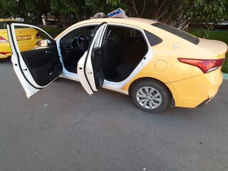 2017 Hyundai Solaris II, жёлтый, 1099000 рублей, вид 4