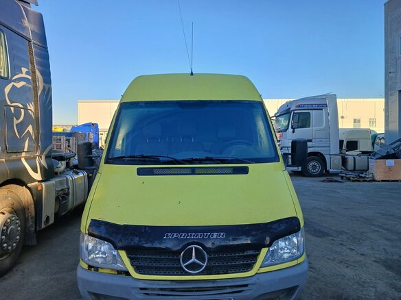2006 Mercedes-Benz Sprinter, жёлтый, 850000 рублей