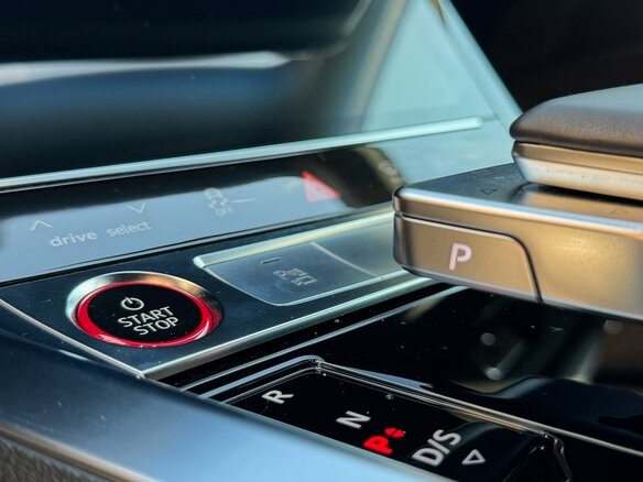 2022 Audi e-tron S, синий, 4146120 рублей - вид 14