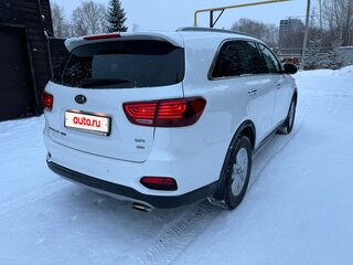 2018 Kia Sorento III Prime Рестайлинг, белый, 2650000 рублей, вид 4