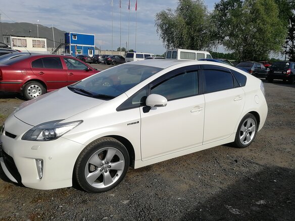 2012 Toyota Prius III Рестайлинг (XW30), белый - вид 3