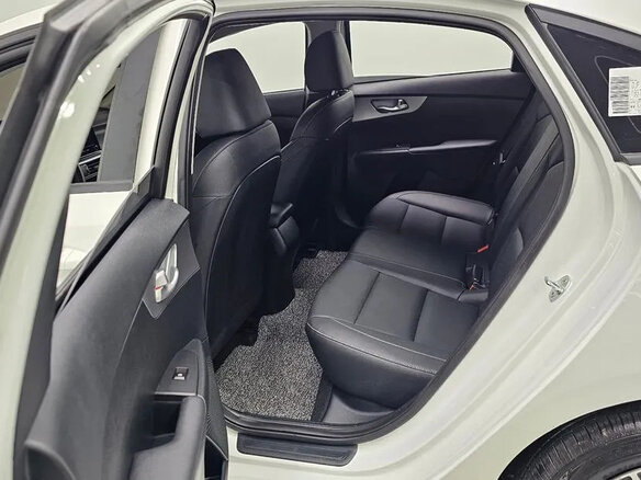 2024 Kia K3 II (China Market) Рестайлинг, белый, 1900000 рублей - вид 19