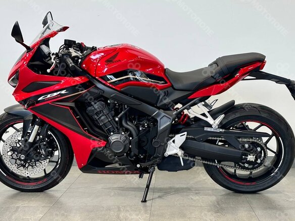 2026 Honda CBR 650R, красный, 1749900 рублей - вид 2